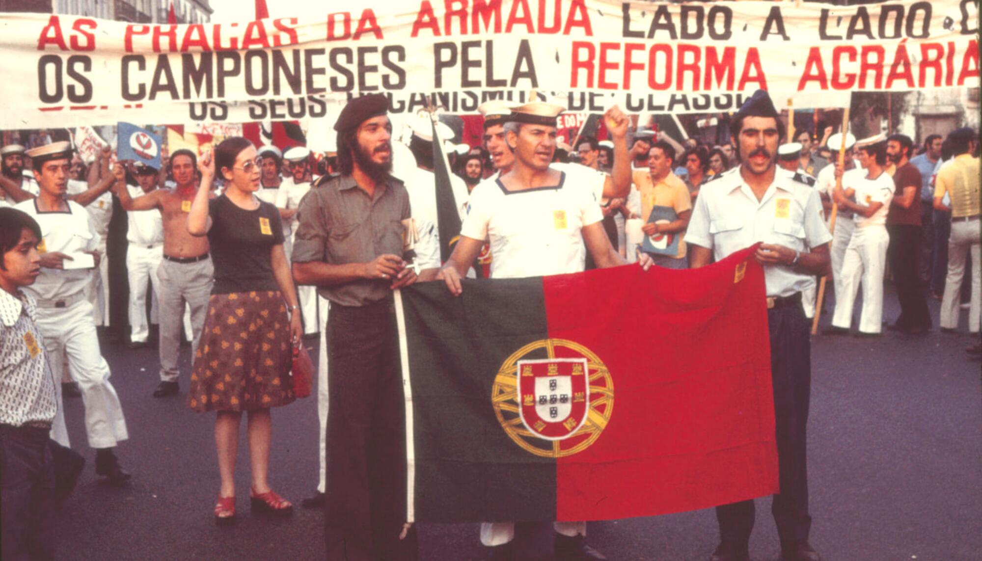 El Movimiento de las Fuerzas Armadas y el pueblo por la reforma agraria.